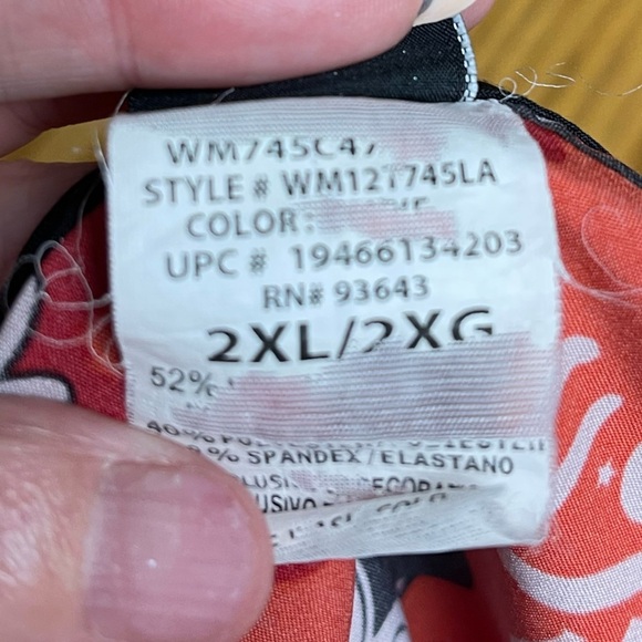 Disney Micky Mouse Minnie Mouse Red Heart Valentines Scrub Top Size 2X - Picture 4 of 6